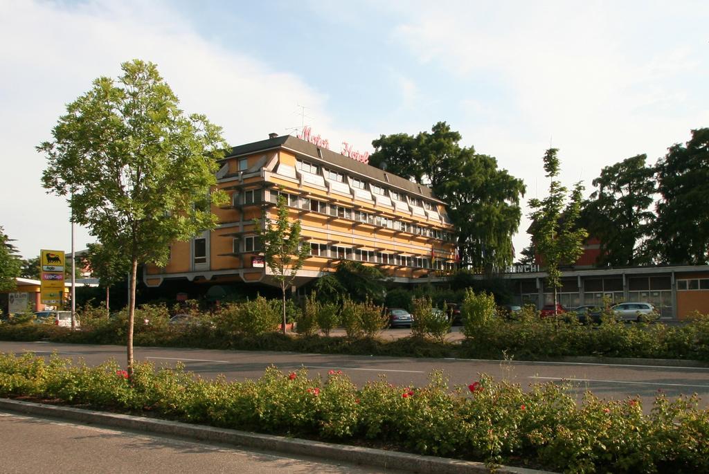 埃隆基汽车酒店 布雷西亚 外观 照片