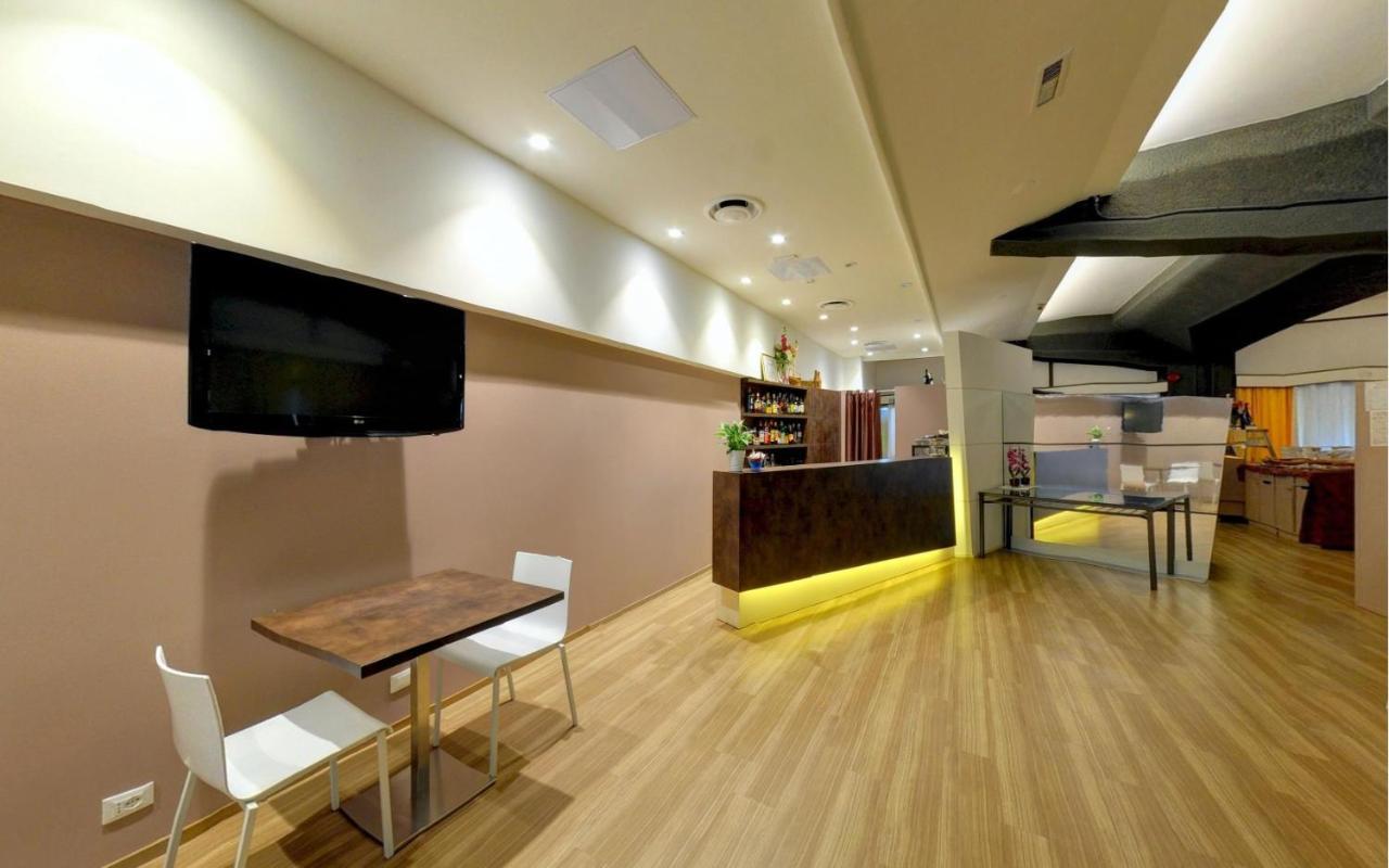 埃隆基汽车酒店 布雷西亚 外观 照片